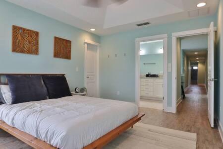 Spacious 4 Bedroom Retreat - Blocks From Hébergement de vacances