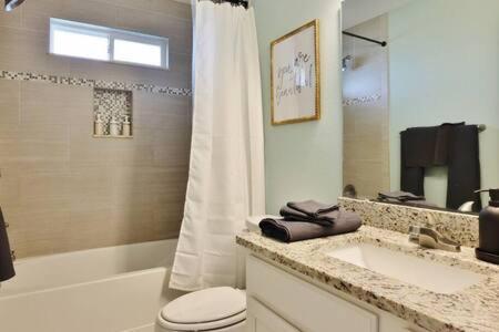 Hébergement de vacances Spacious 4 Bedroom Retreat - Blocks From Jacksonville Beach