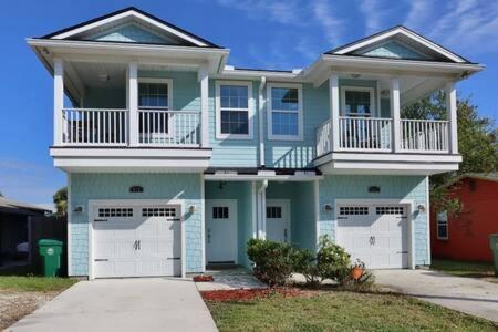 Spacious 4 Bedroom Retreat - Blocks From * Jacksonville Beach
